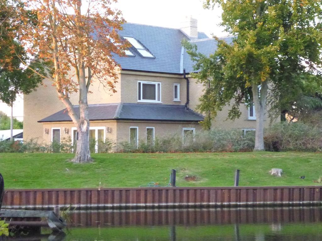 The Gate House Bed & Breakfast Littleport Exterior photo